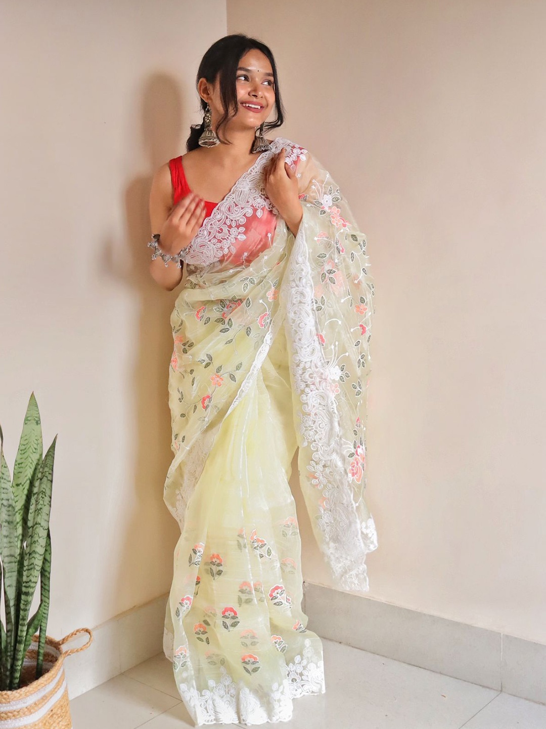 

Organza Mall Floral Embroidered Organza Saree, Yellow