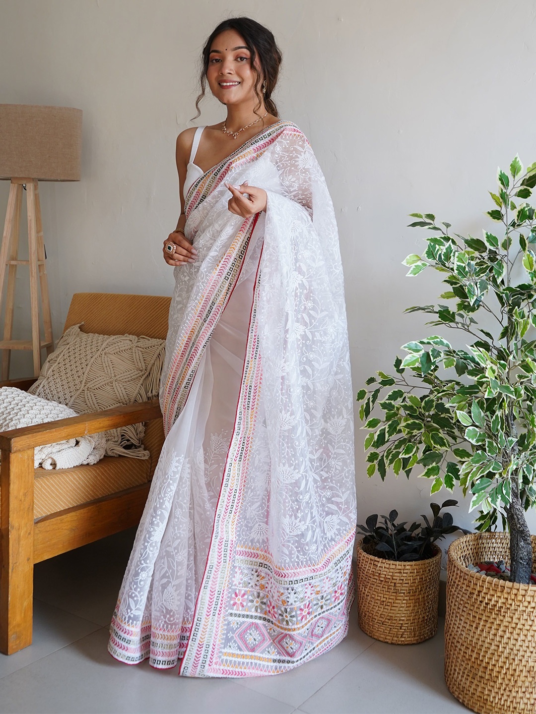 

Organza Mall Floral Embroidered Organza Saree, White