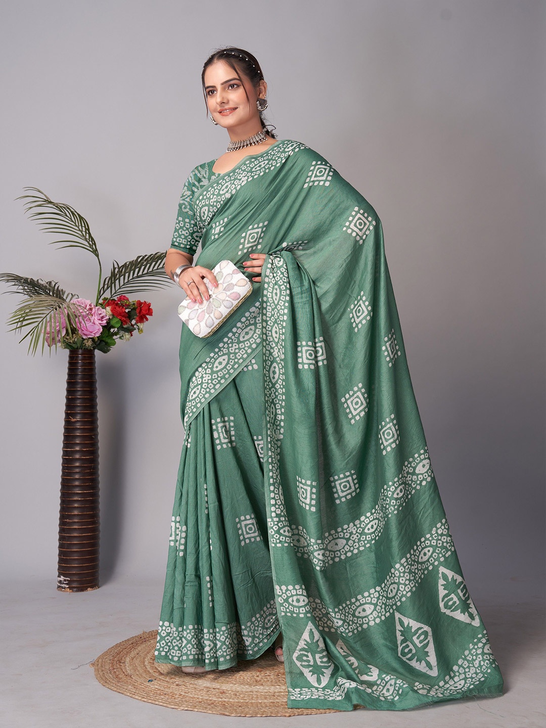 

HMP Fashion Batik Printed Saree with Blouse Piece, Green