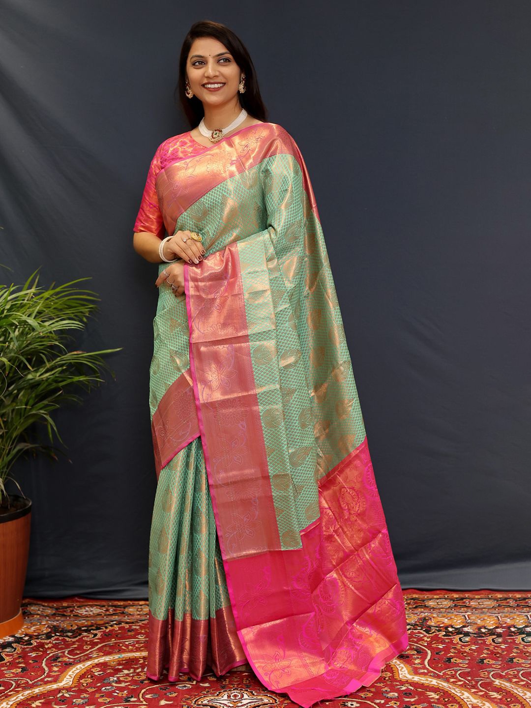 

VILLAGIUS Woven Design Zari Kanjeevaram Saree, Sea green