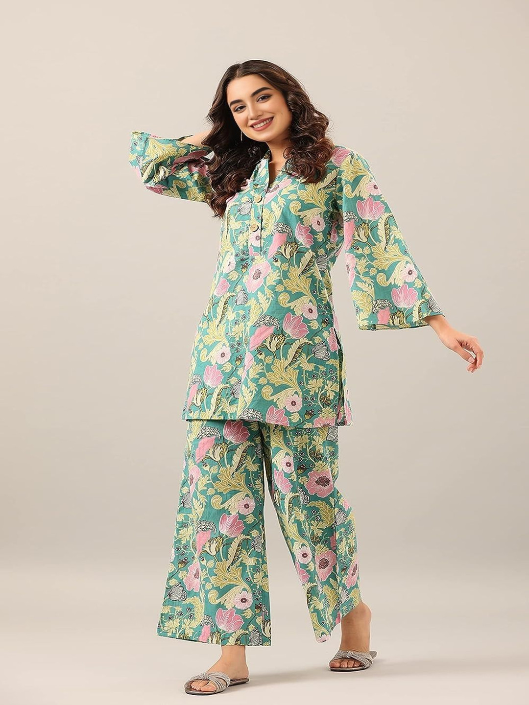 

Lookmark Floral Printed Straight Kurti with Palazzos, Green