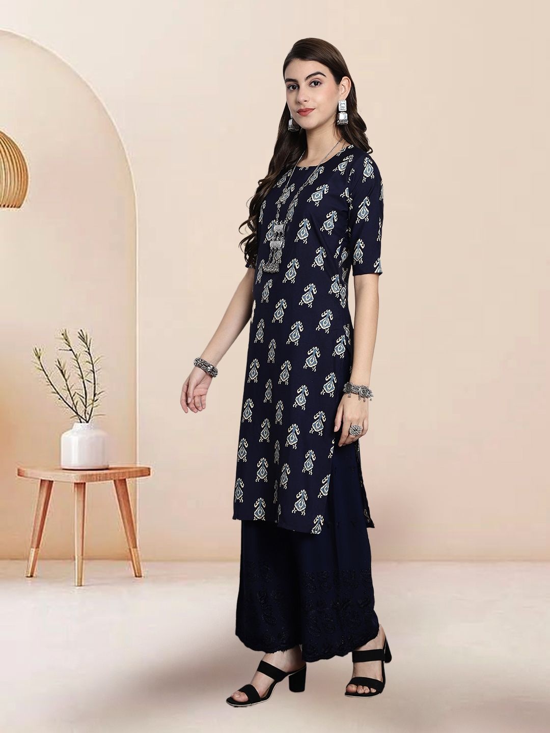 

7Threads Selection Of 2 Geometric Printed Round Neck Kurtas, Black
