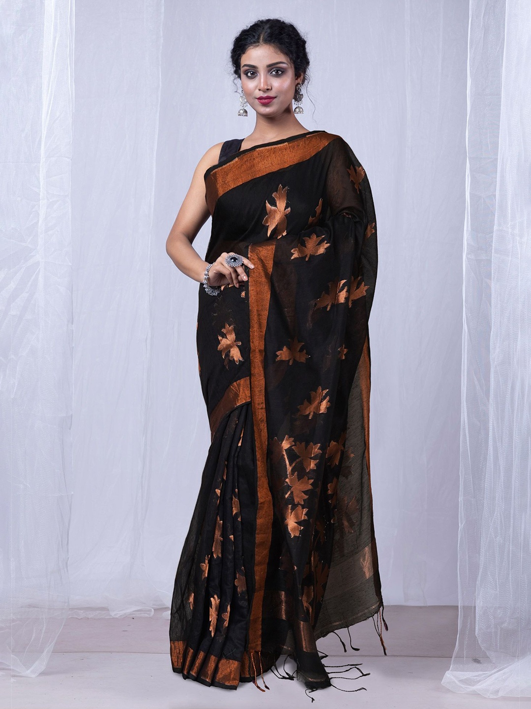 

Unnati Silks Woven Design Zari Silk Cotton Handloom Jamdani Saree, Black