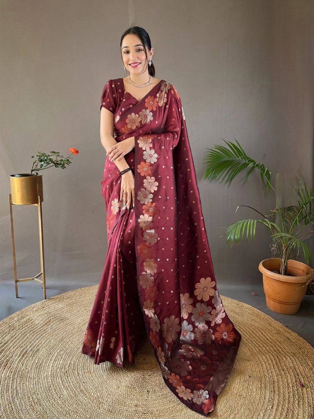 

Sanwariya Silk Woven Design Silk Blend Kanjeevaram Saree, Maroon