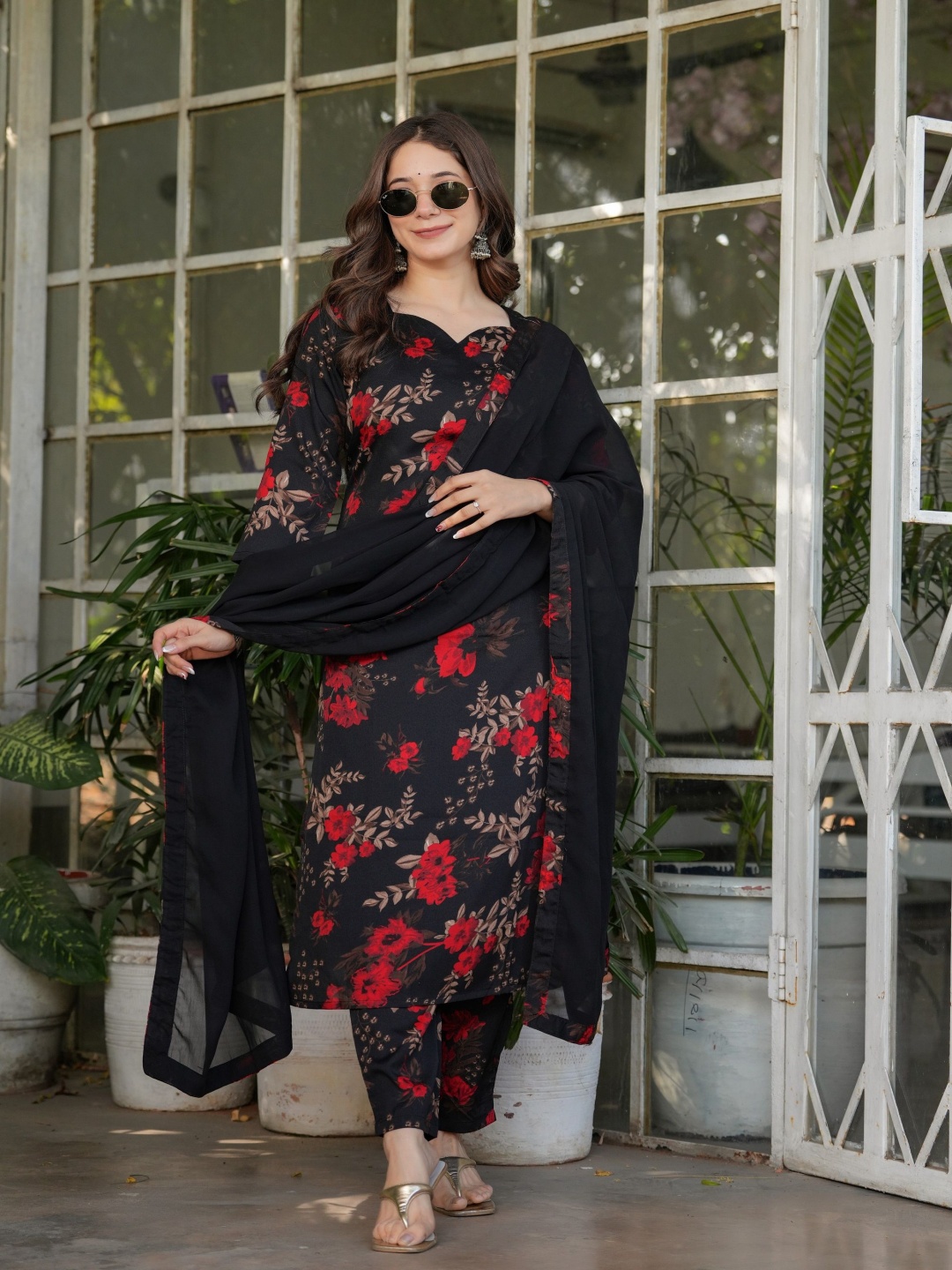 

KALINI Floral Printed Sweetheart Neck Kurta With Trousers And Dupatta, Black