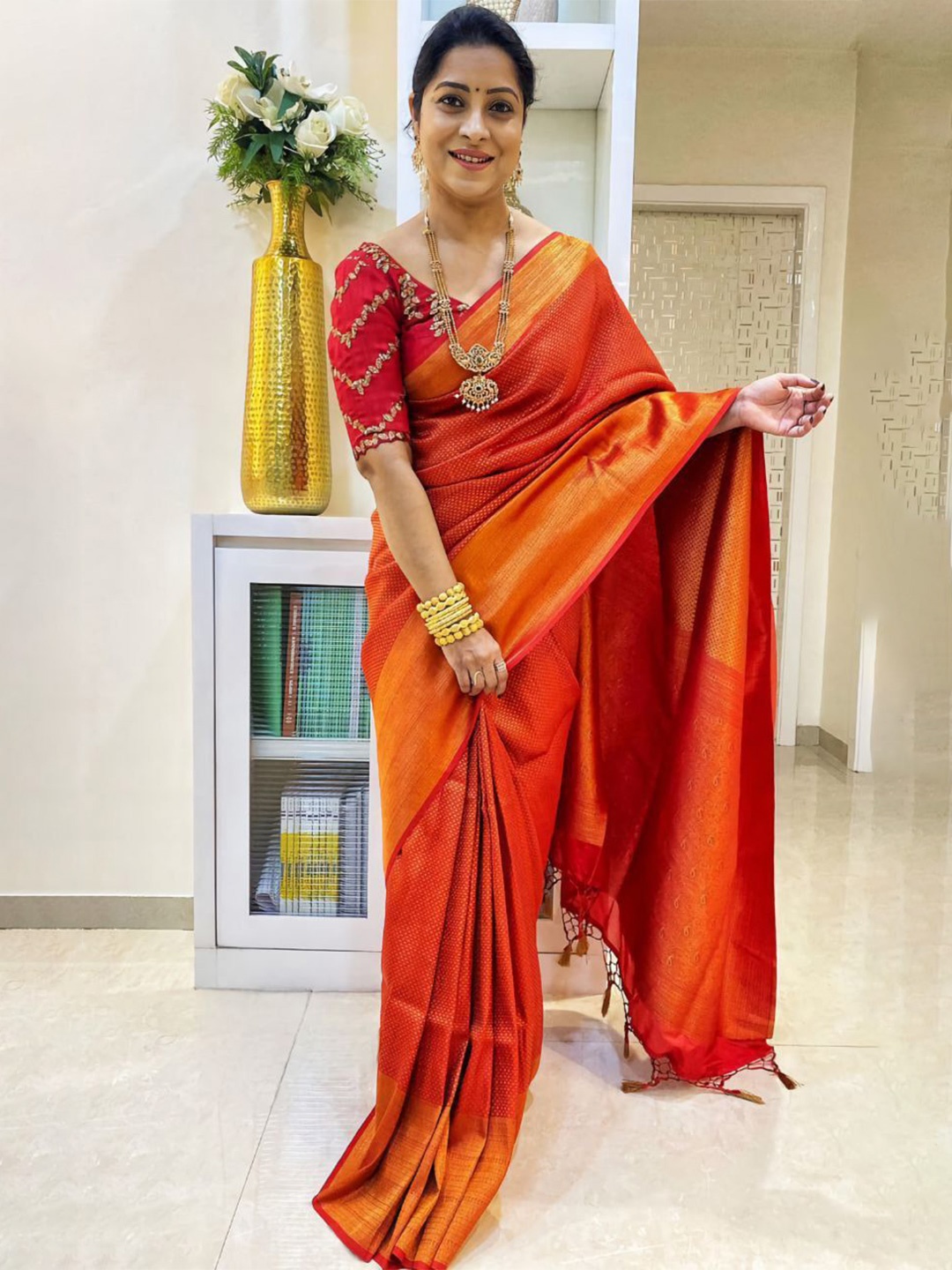 

Fashion Ritmo Woven Design Zari Pure Silk Saree, Red