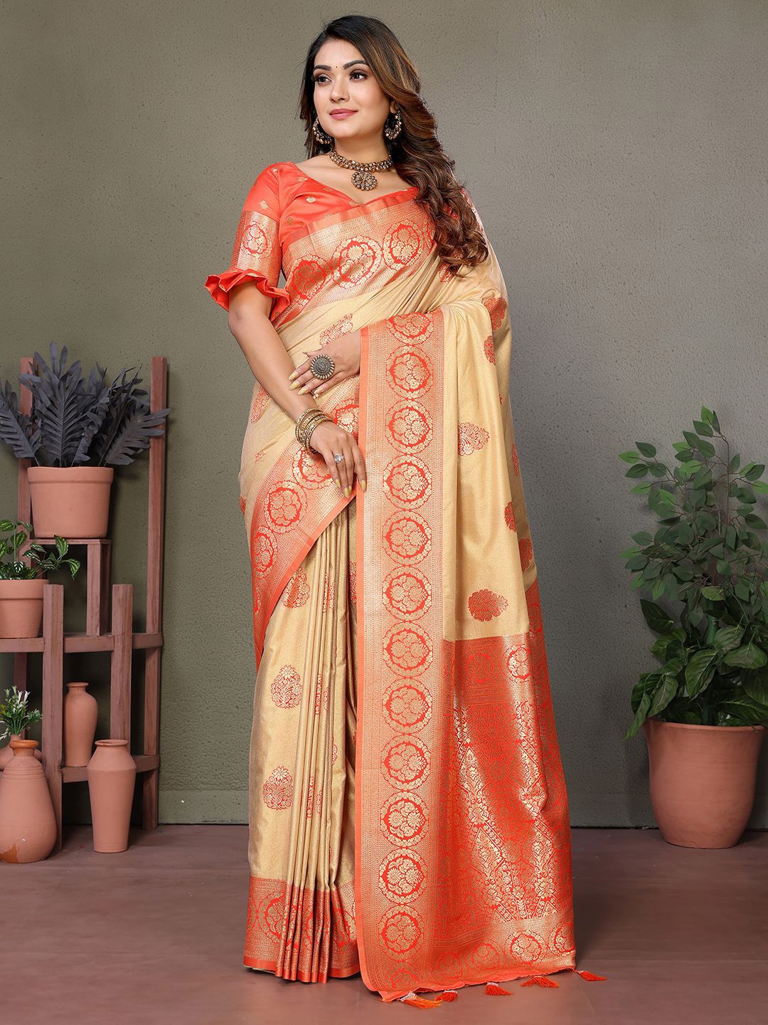 

Mitera Floral Zari Silk Blend Banarasi Saree, Orange