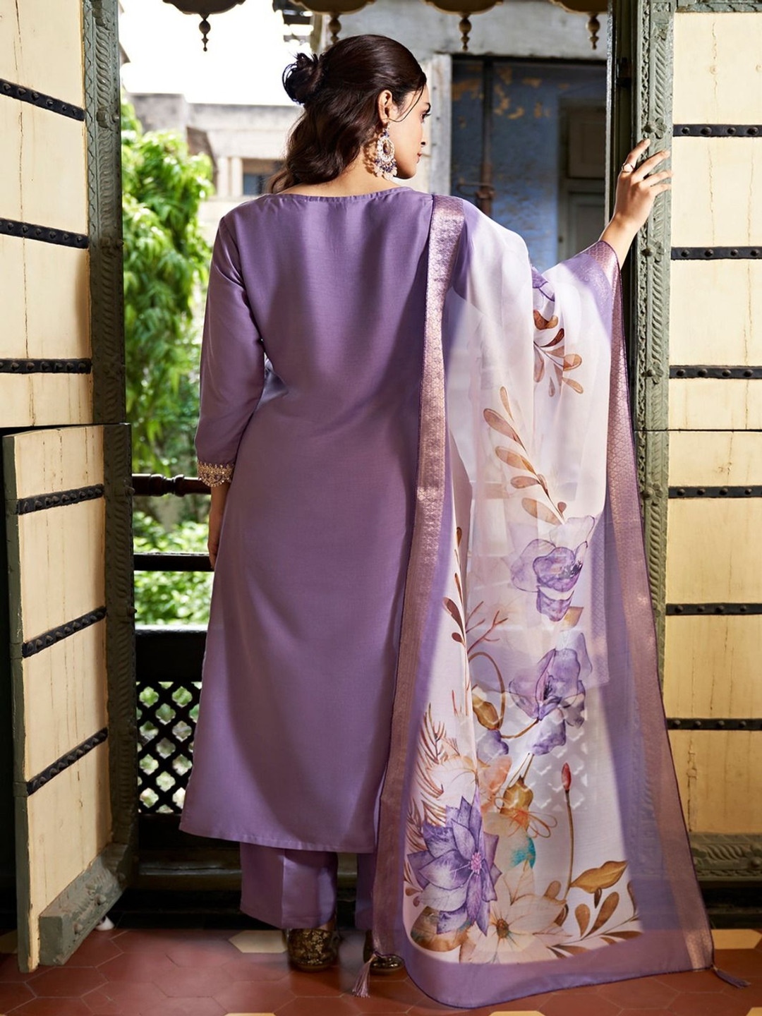 

HETVI CREATION Floral Embroidered Round Neck Straight Kurta With Palazzos And Dupatta, Lavender