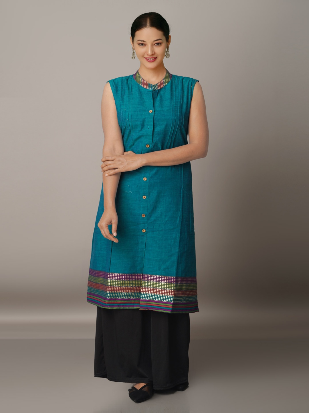 

Unnati Silks Women Embroidered Thread Work Handloom Kurta, Green
