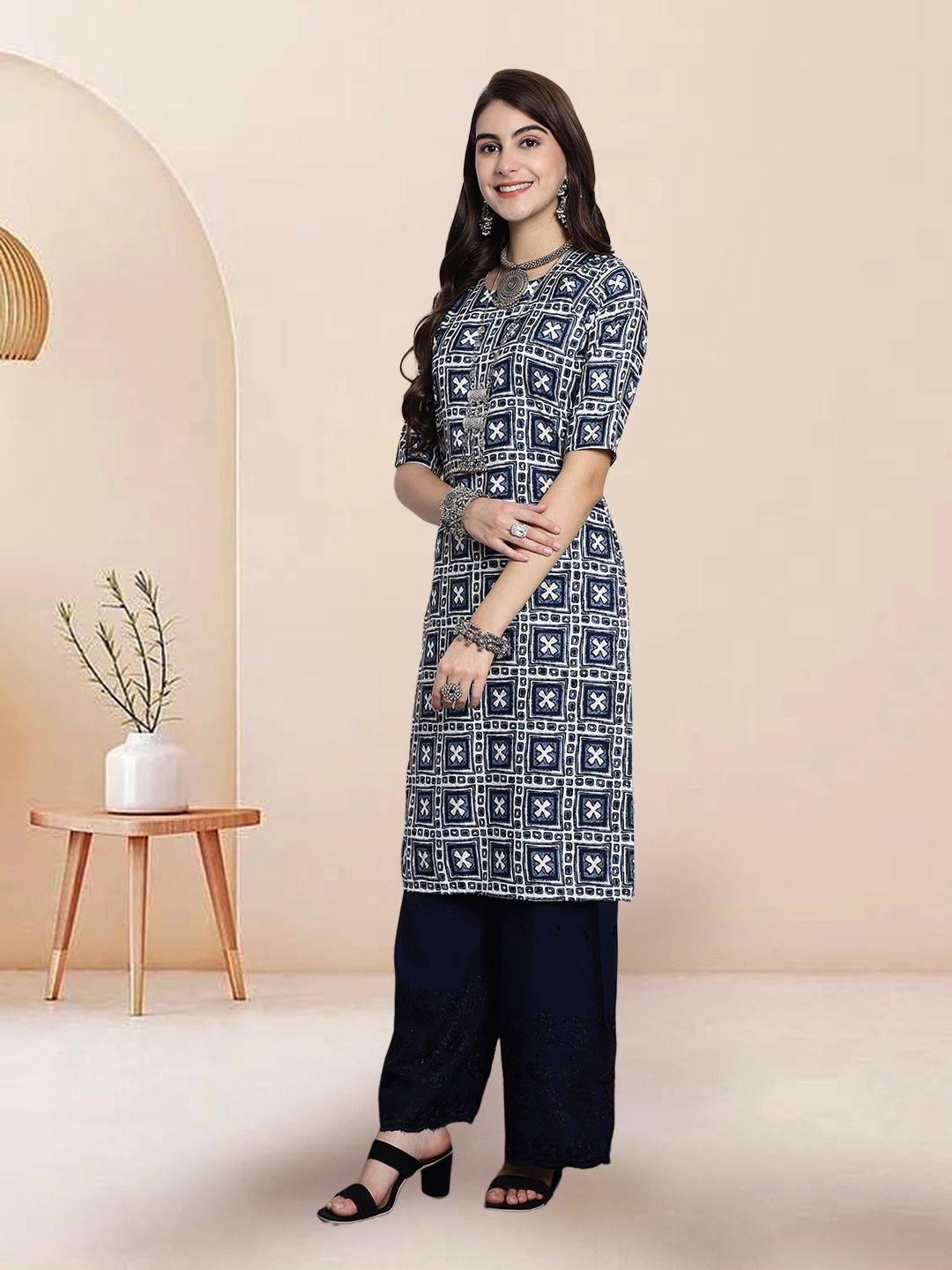 

7Threads Selection Of 4 Geometric Printed Round Neck Straight Kurtas, Black