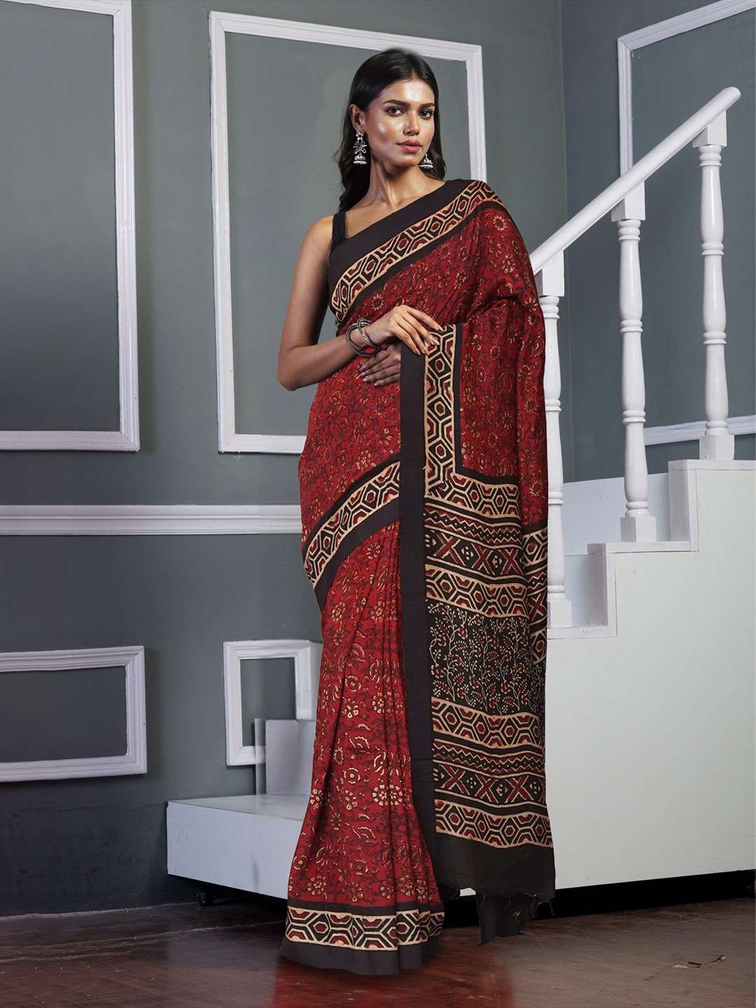 

Unnati Silks Floral Art Silk Block Print Saree, Red