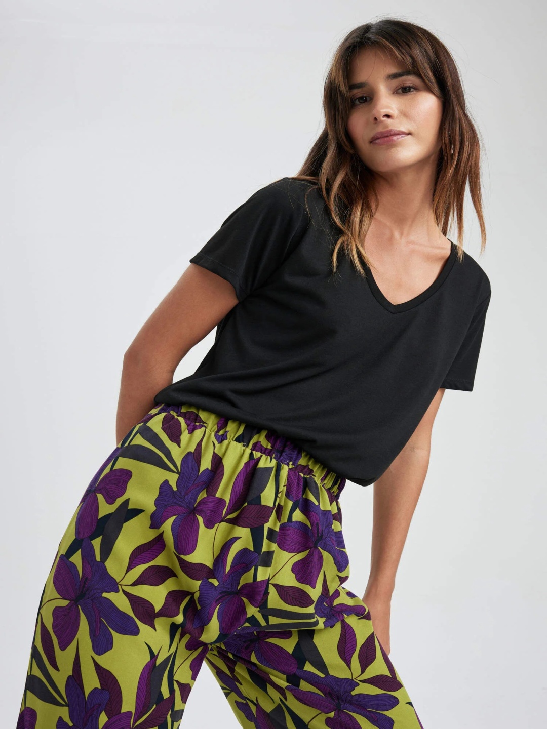 

COLOR CAPITAL Women 2 Printed V-Neck Extended Sleeves Pockets T-shirt, Black