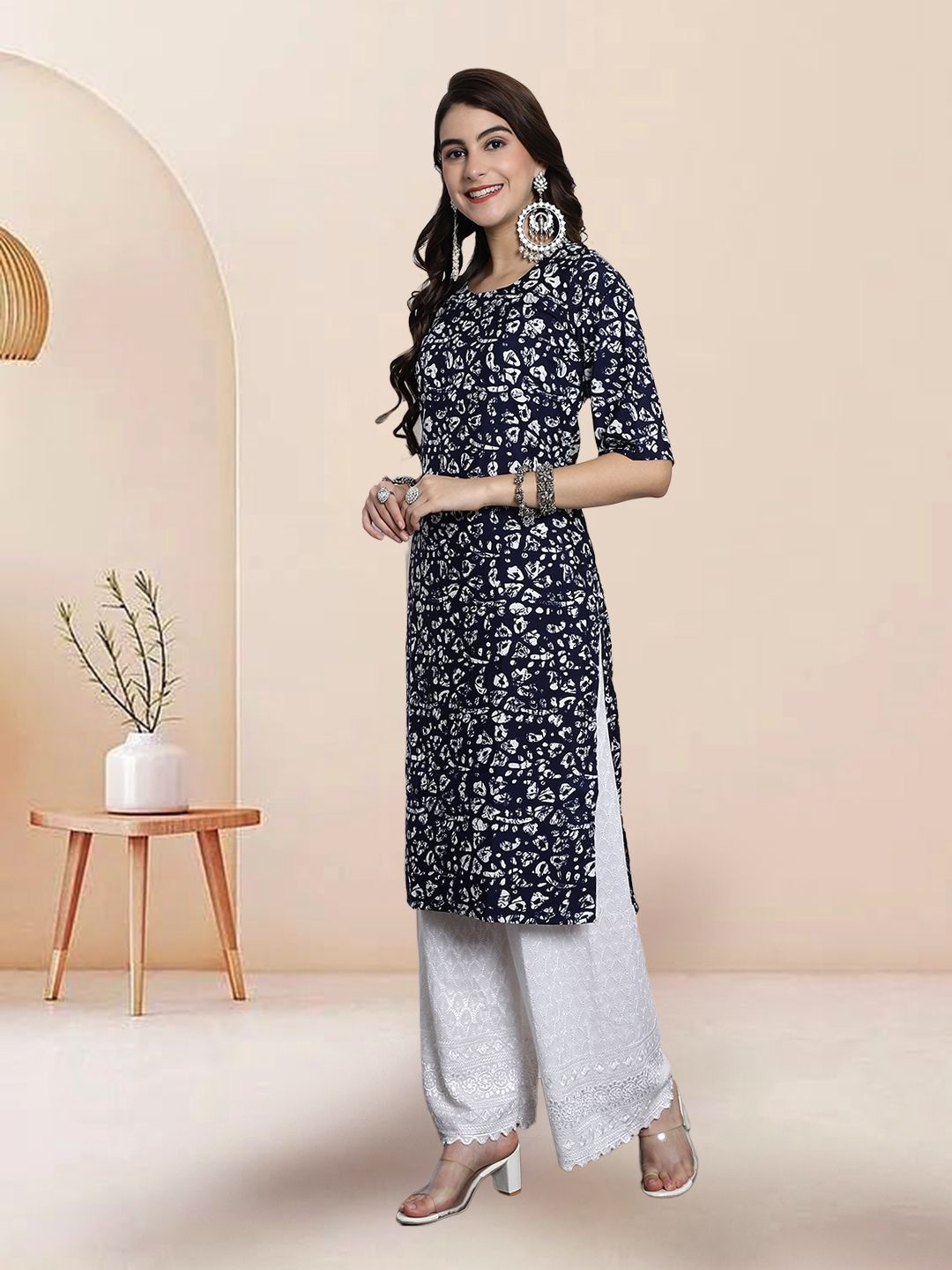 

7Threads Selection Of 2 Floral Printed Round Neck Straight Kurtas, Navy blue