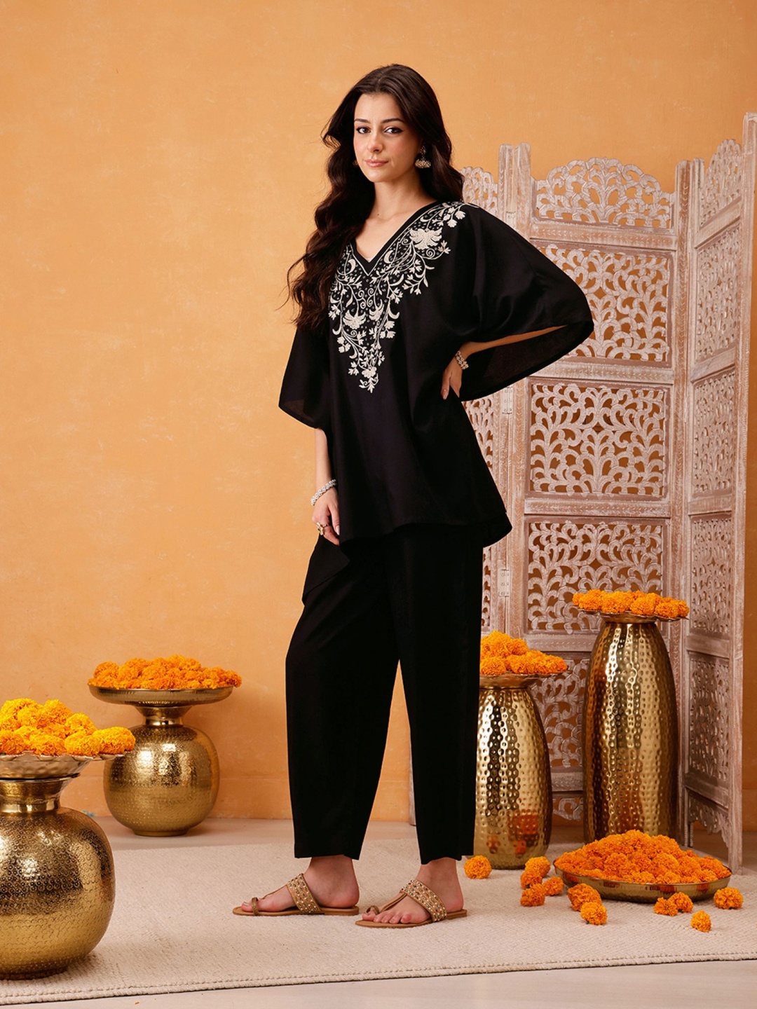 

Qazmi Parvin Kashmiri Embroidered Zari Work V-Neck Ethnic Kaftan With Trouser, Black