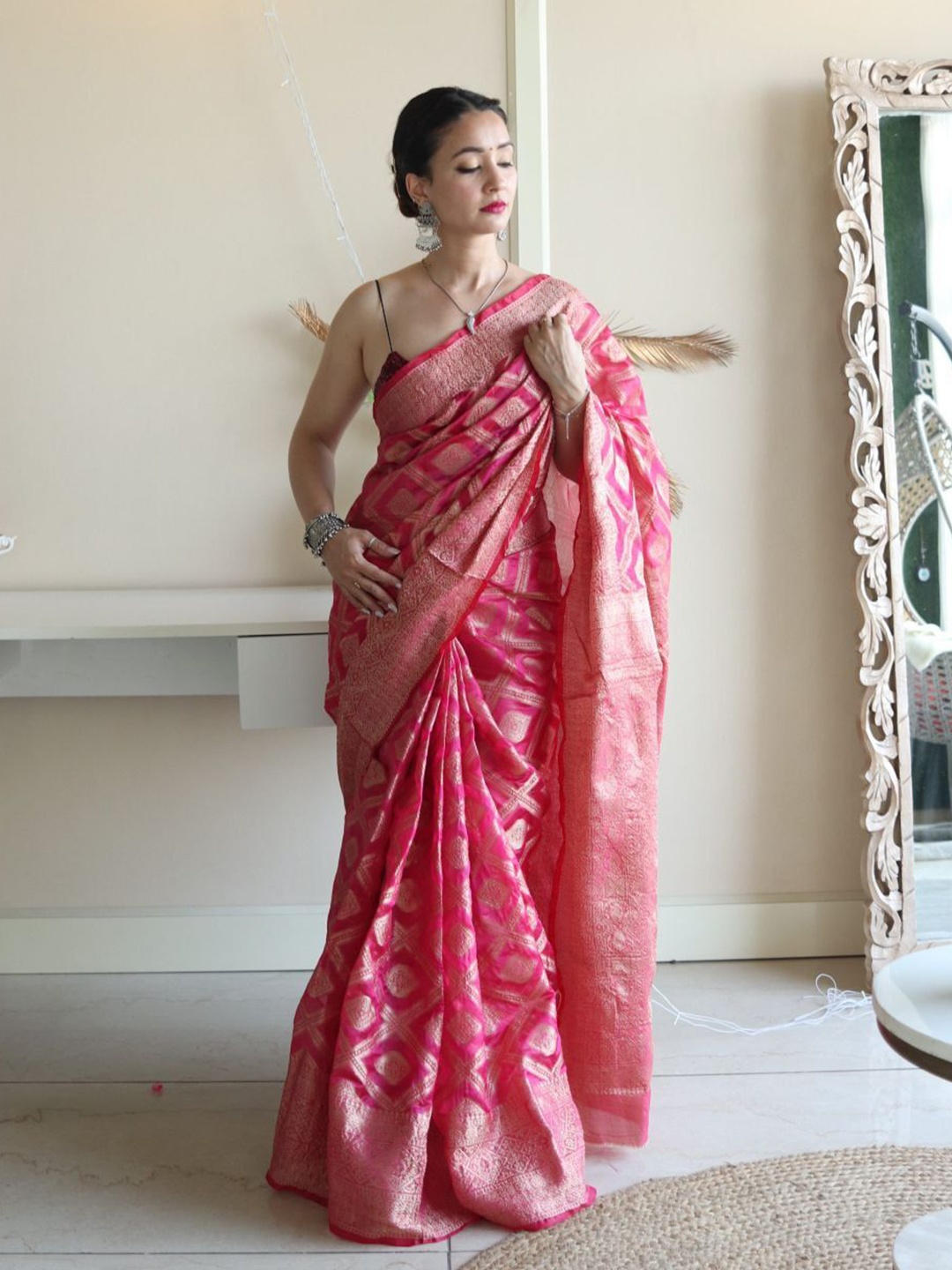 

Fashion Ritmo Woven Design Zari Pure Silk Saree, Pink