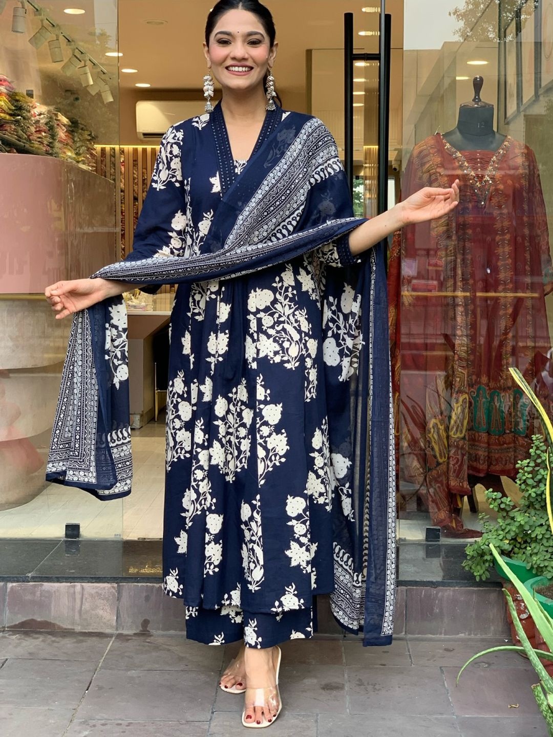 

TOOCHKI Floral Printed V-Neck Pure Cotton Anarkali Kurta With Palazzos And Dupatta, Navy blue