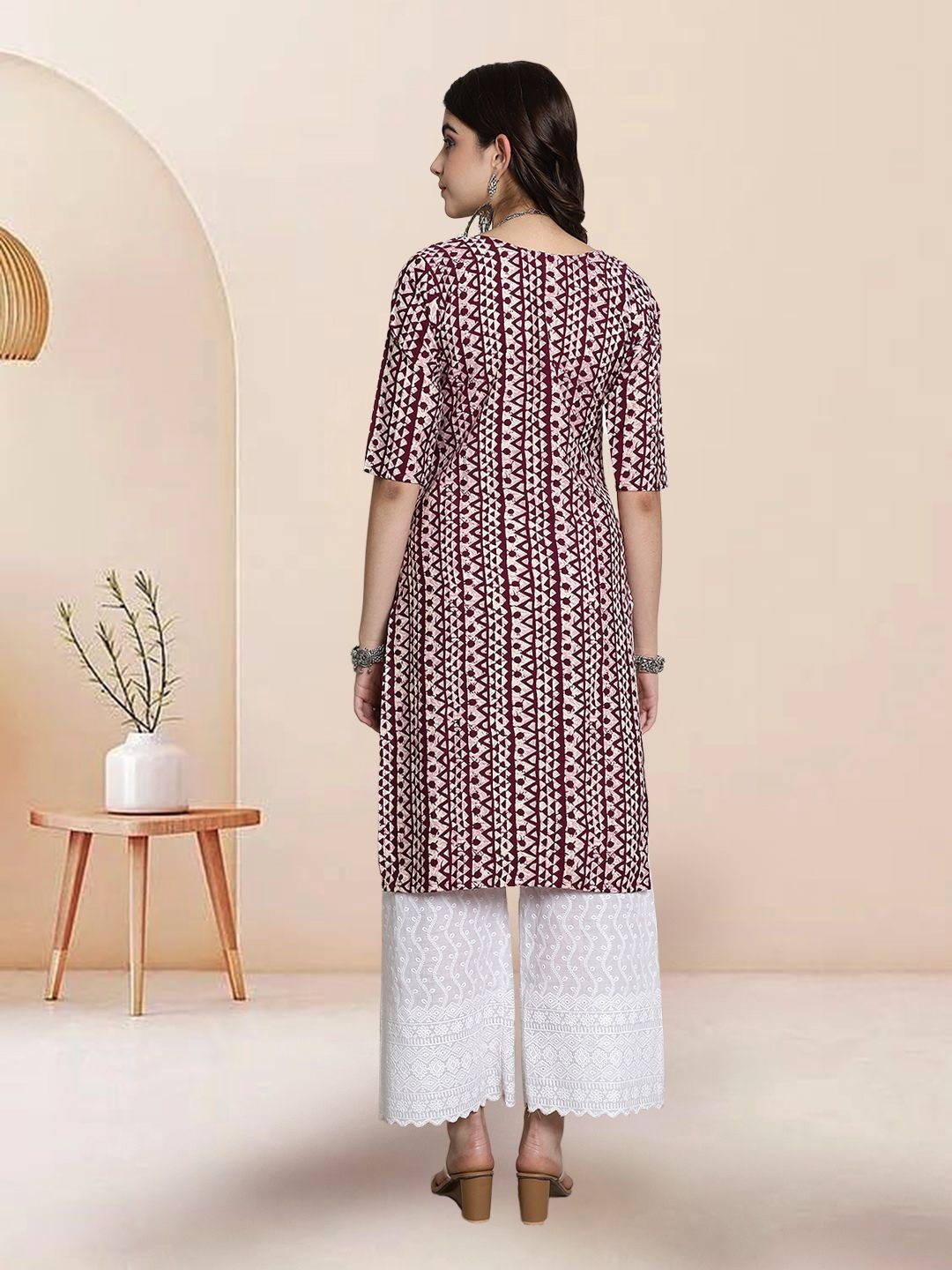 

7Threads Selection Of 2 Geometric Printed Round Neck Straight Kurtas, White