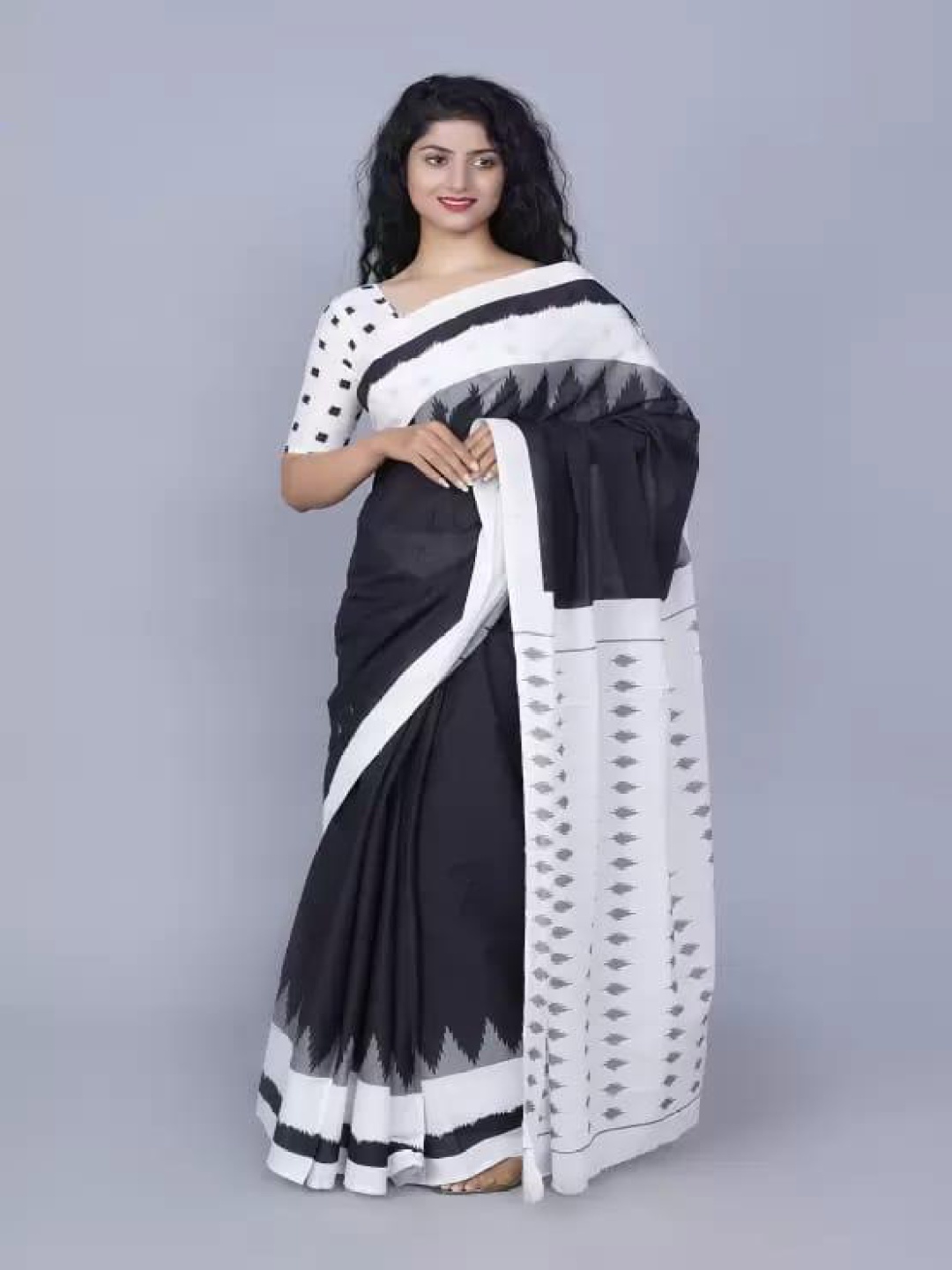 

TROPWEAR Linen Blend Block Print Saree, Black
