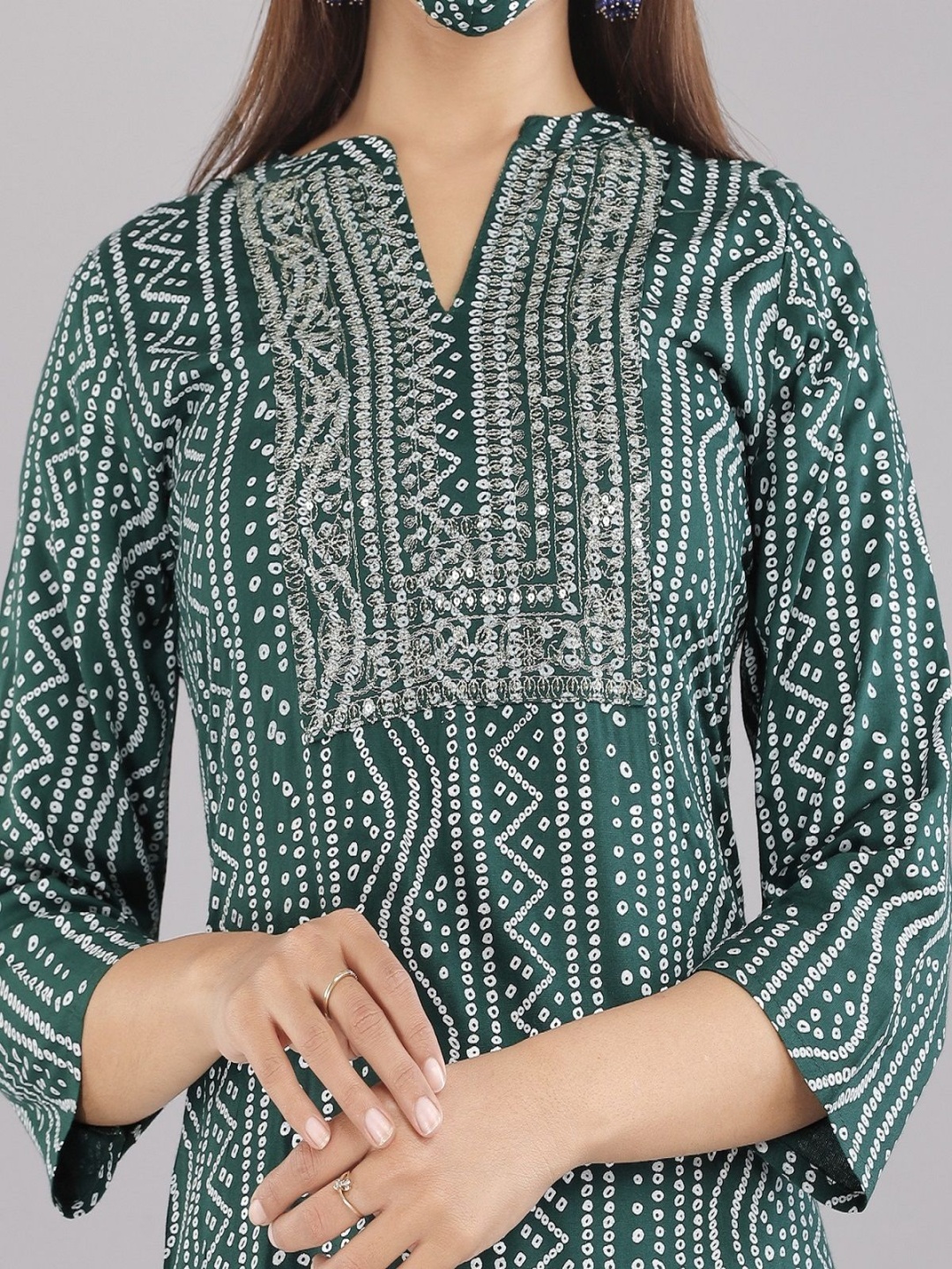 

ANNAYEMA APPARELS Mandarin Collar Bandhani Printed Straight Kurta, Green