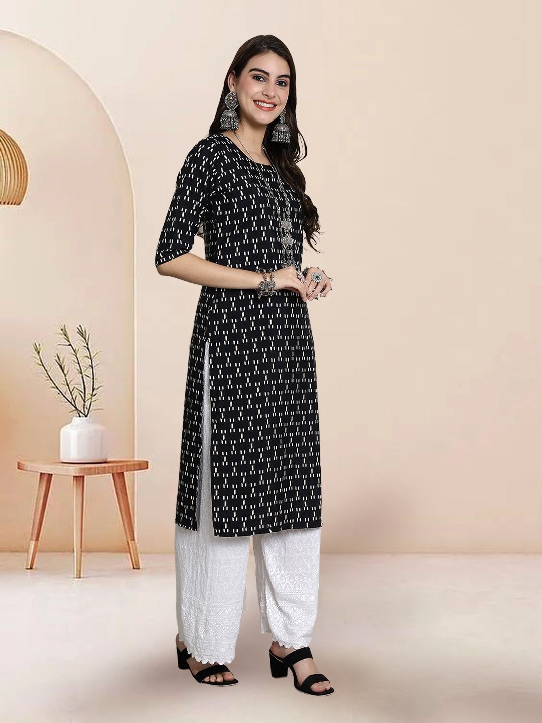 

7Threads Selection Of 2 Geometric Printed Round Neck Straight Kurtas, Black