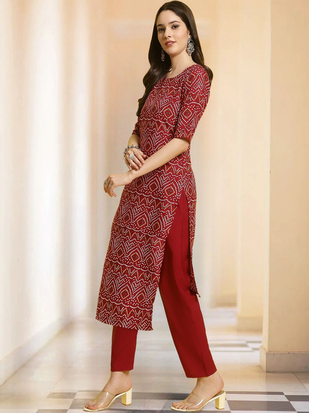 

7Threads Bandhani Printed Round Neck Straight Kurta With Trousers, Maroon