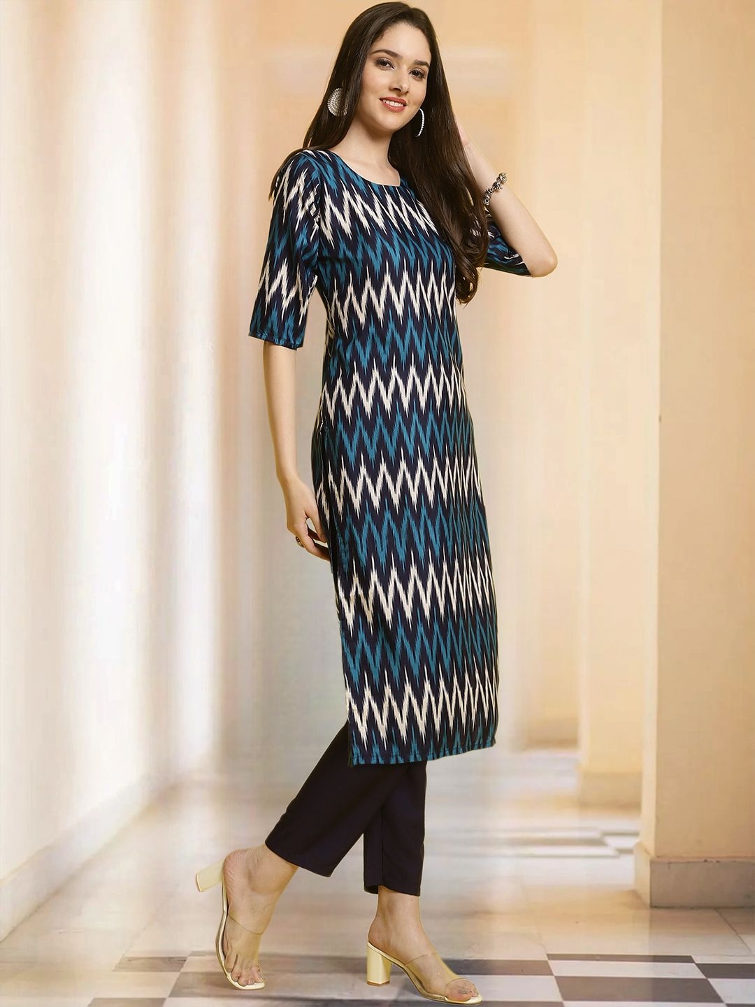 

7Threads Chevron Printed Round Neck Straight Kurta With Trousers, Blue
