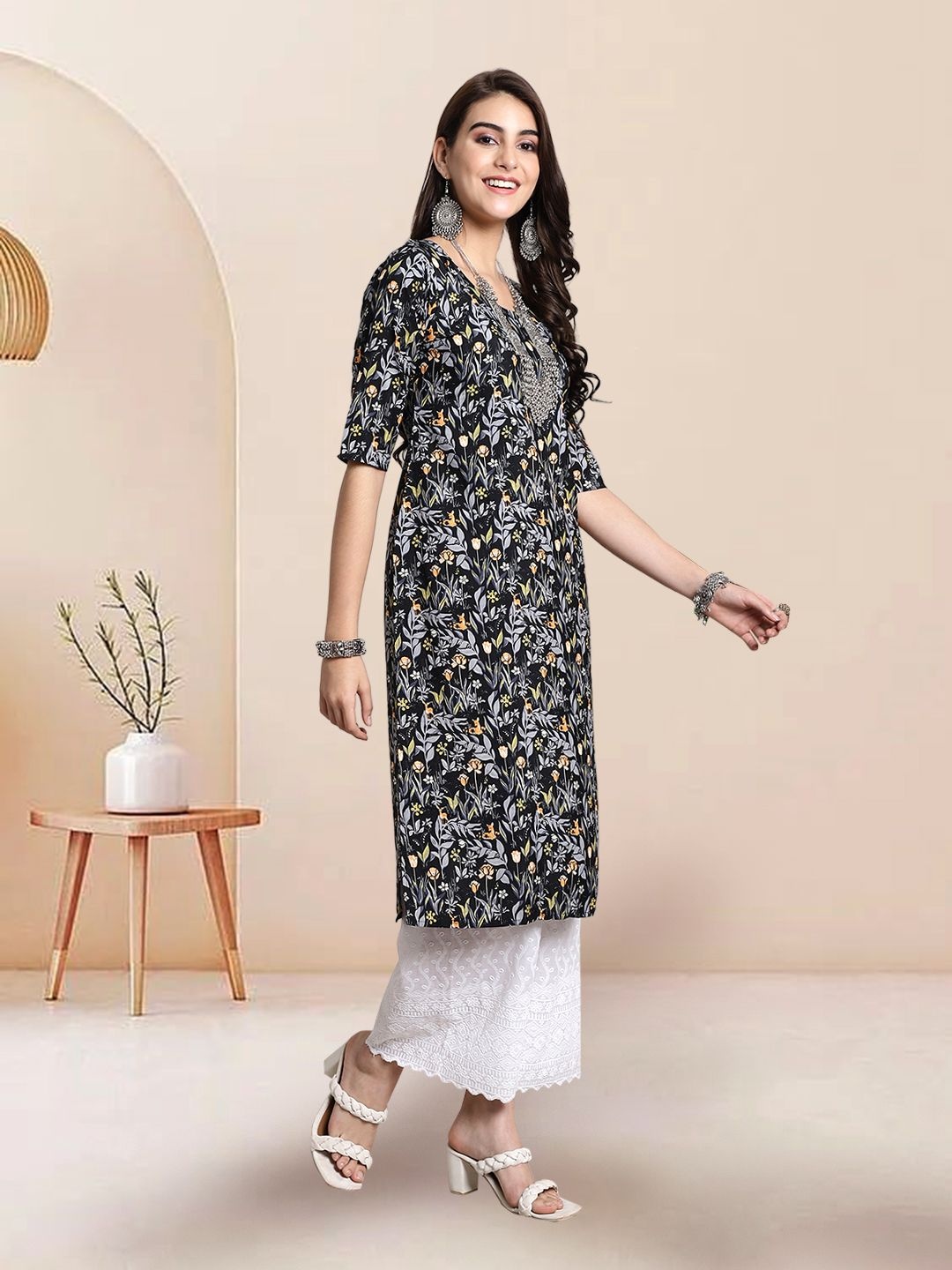 

7Threads Selection Of 2 Floral Printed Round Neck Straight Kurtas, Black