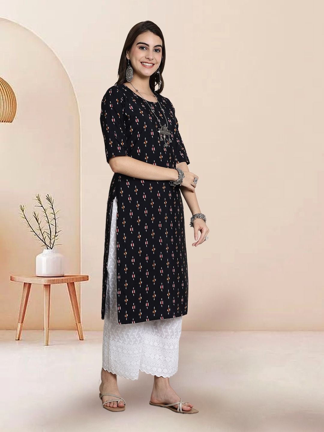 

7Threads Selection Of 2 Geometric Printed Round Neck Straight Kurtas, Black