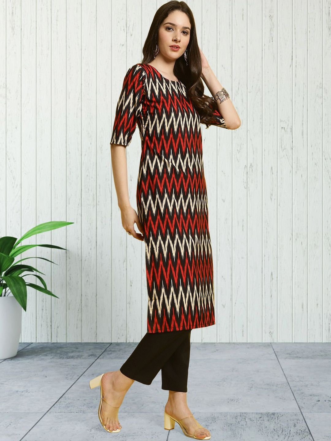 

7Threads Chevron Printed Round Neck Straight Kurta With Trouser, Black