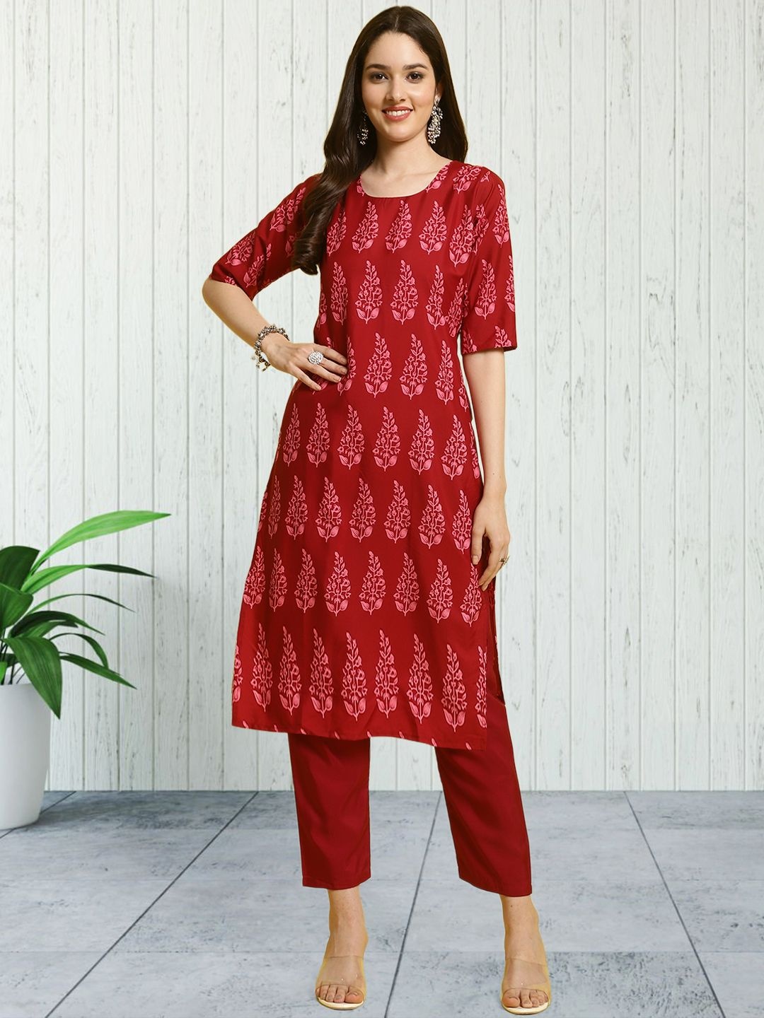 

7Threads Floral Printed Round Neck Straight Kurta With Trouser, Red