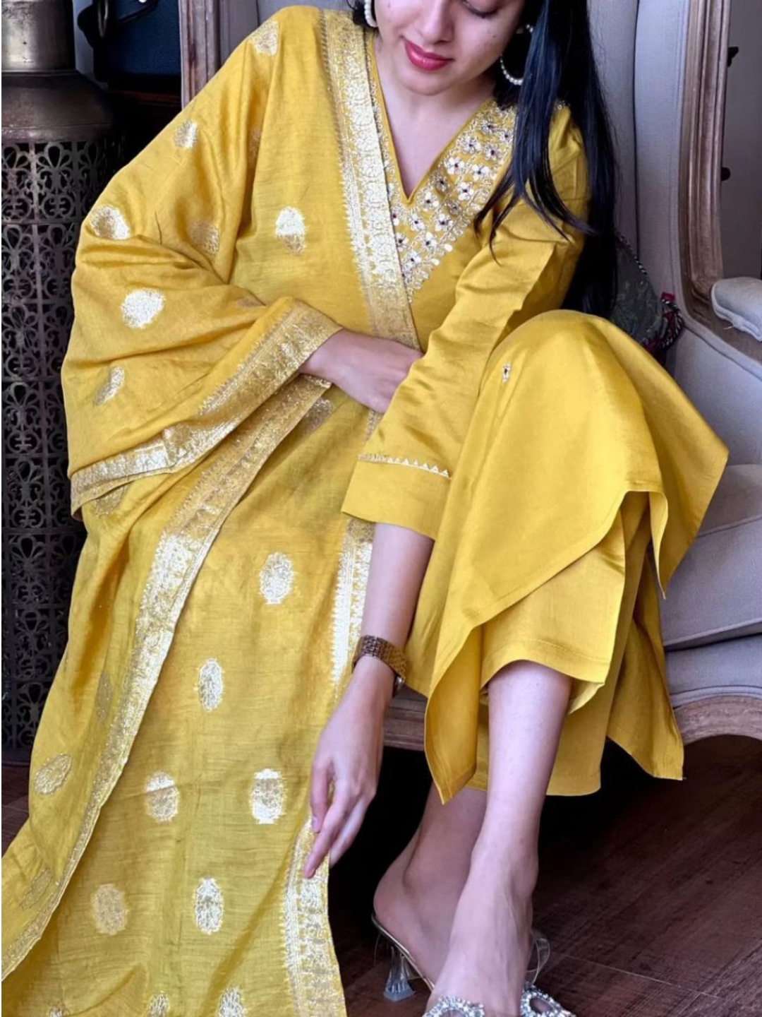 

HETVI CREATION Floral Embroidered V-Neck Straight Kurta With Trousers And Dupatta, Yellow