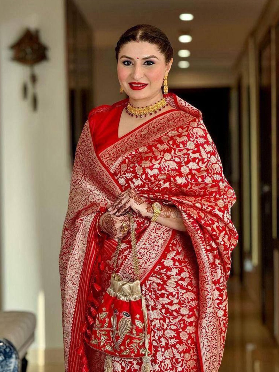 

SANJANA SILK Woven Design Zari Silk Blend Kanjeevaram Saree, Red
