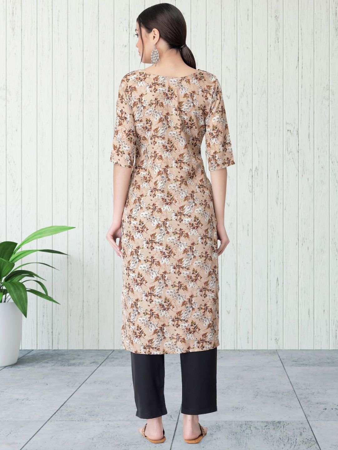 

7Threads Floral Printed Round Neck Straight Kurta With Trousers, Beige