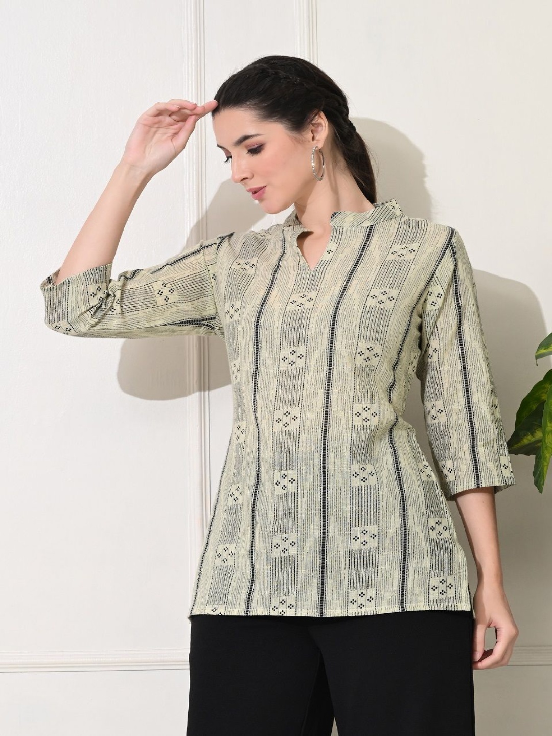 

METAFAB Geometric Printed Mandarin Collar Straight Short Kurti, Beige