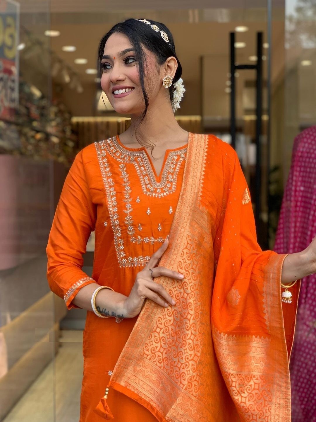 

DIVASTRI Ethnic Motif Sequinned Notch Neck Straight Kurta With Trousers And Dupatta, Orange