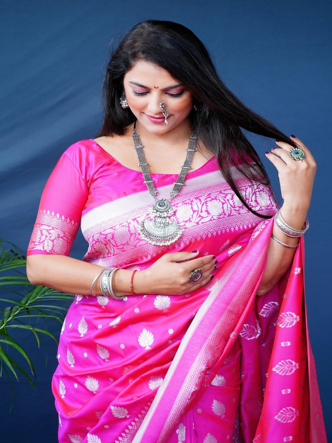 

Royal Rajgharana Saree Ethnic Woven Design Zari Pure Silk Banarasi Sarees, Pink