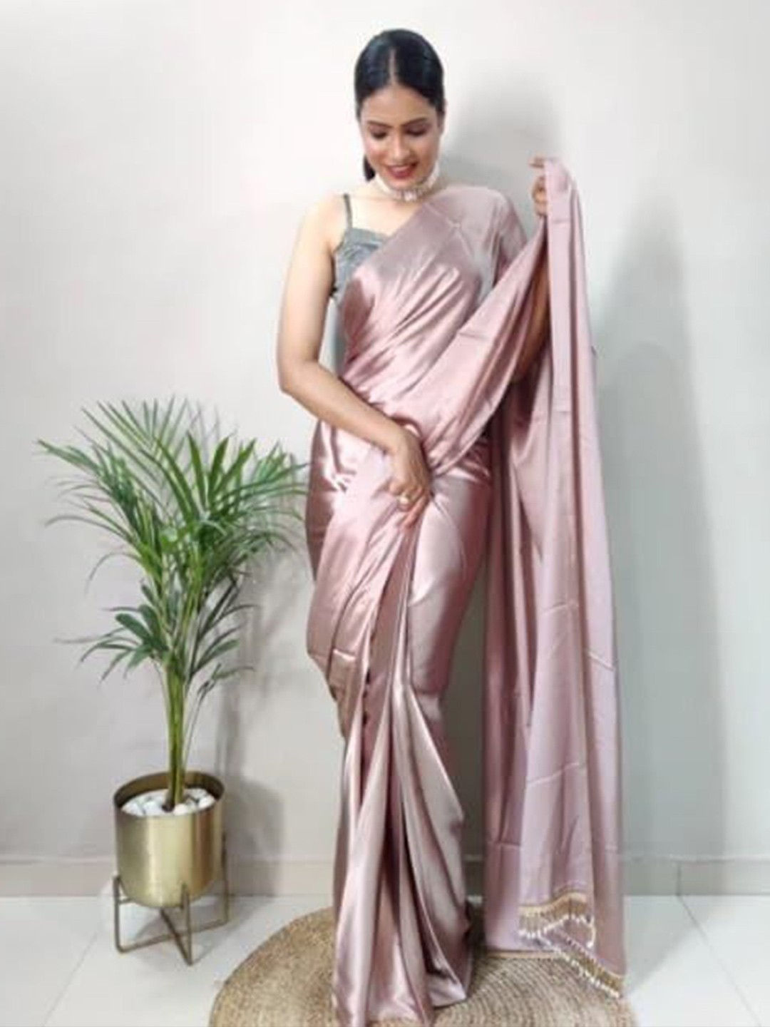 

SAADHVI Embellished Satin Saree, Lavender