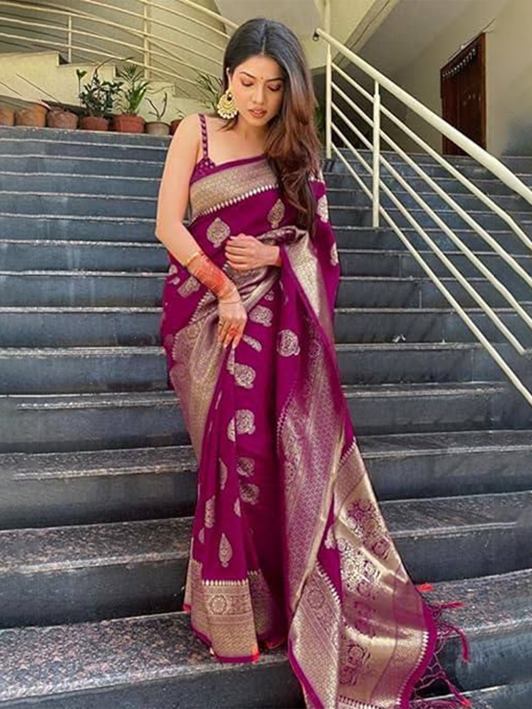 

Sitanjali Woven Design Zari Silk Blend Kanjeevaram Saree, Magenta