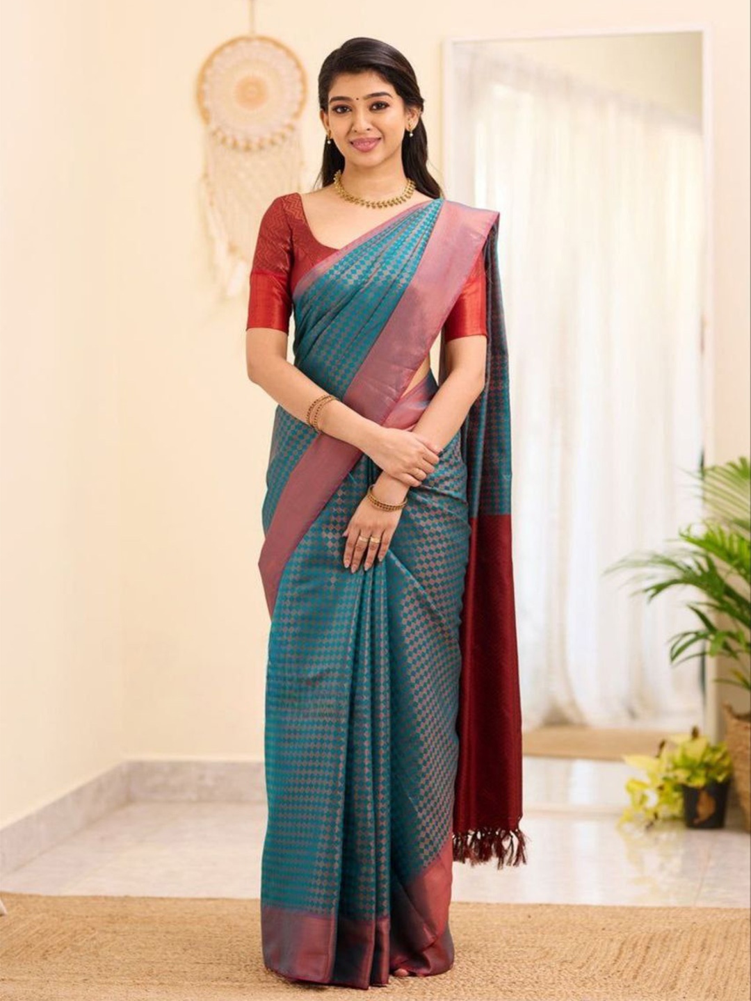 

Fashion Ritmo Woven Design Zari Pure Silk Saree, Green
