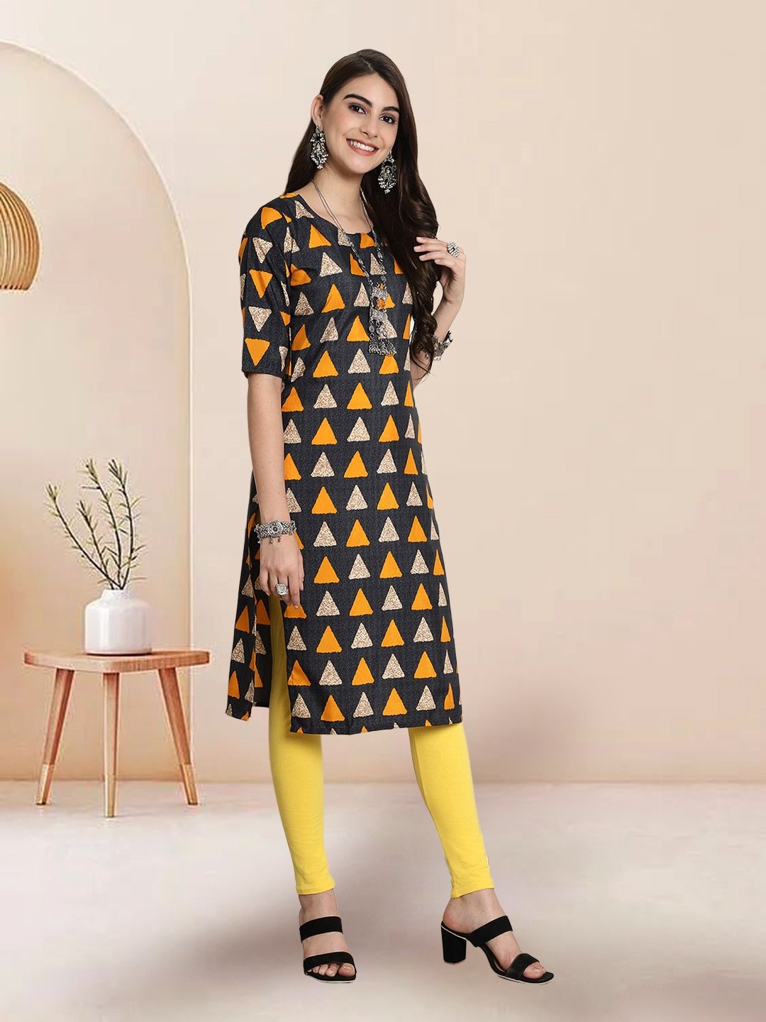 

7Threads Selection Of 2 Geometric Printed Round Neck Straight Kurtas, Black