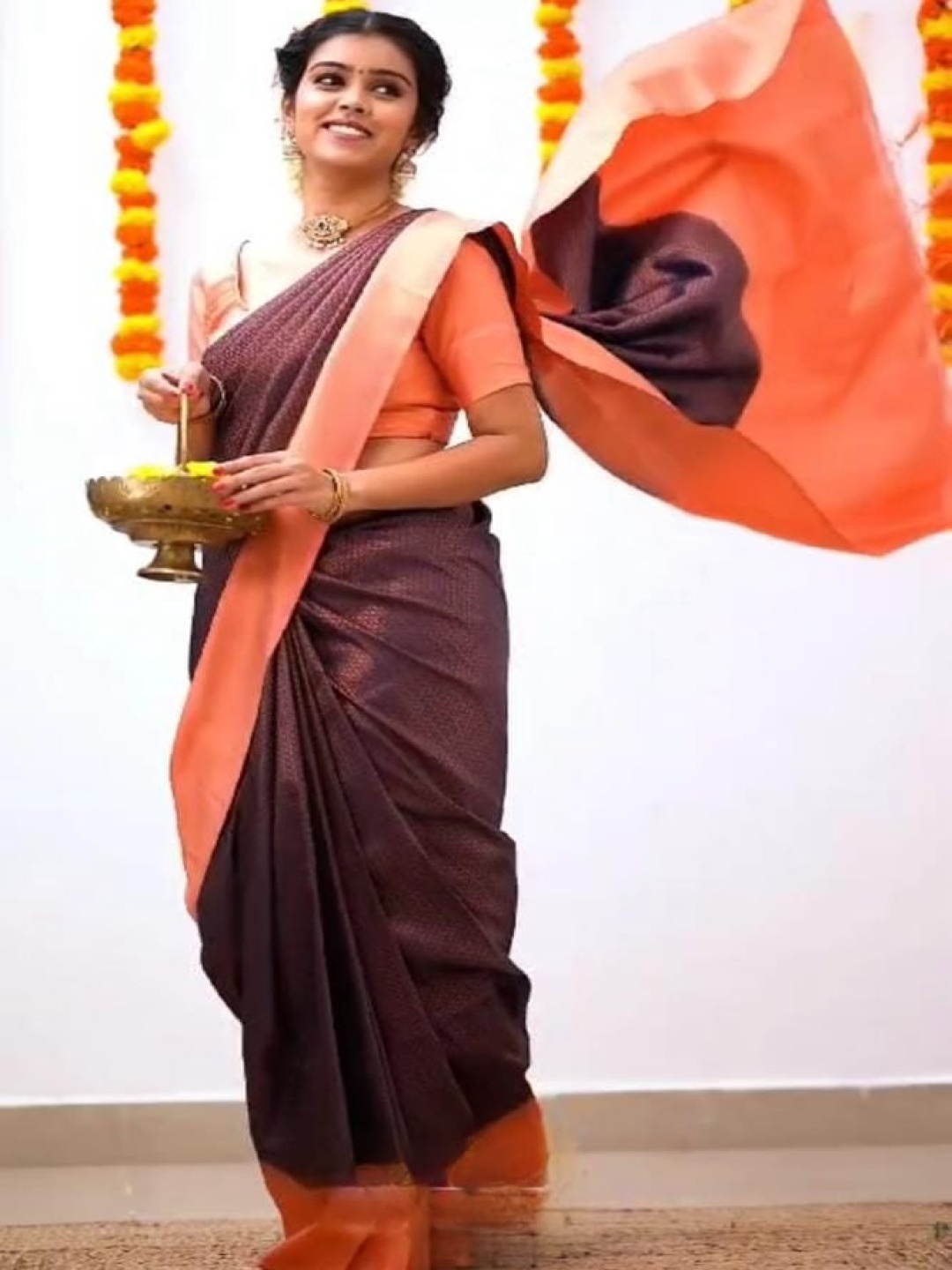 

bansari textiles Woven Design Zari Pure Silk Kanjeevaram Saree, Magenta