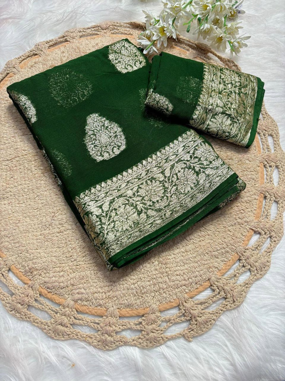 

PAYAL CREATION Woven Design Zari Pure Georgette Saree, Green