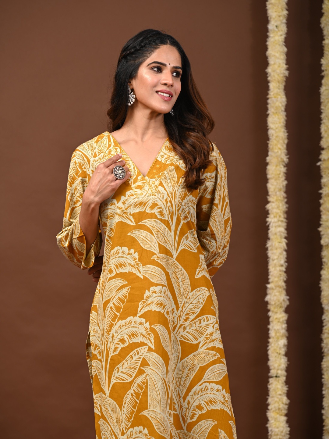 

Rimeline Floral Printed V-Neck Straight Kurta, Mustard