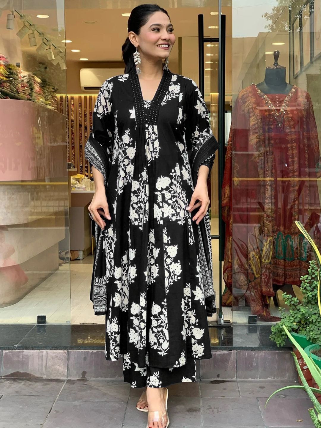 

TOOCHKI Floral Printed Pure Cotton Kurta With Palazzos & Dupatta, Black