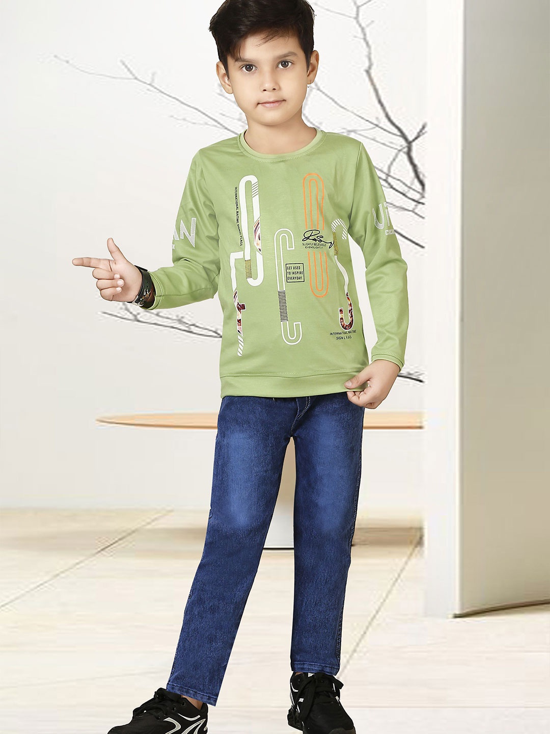 

LUCII Boys Printed Long Sleeves Sweatshirt With Jeans, Olive