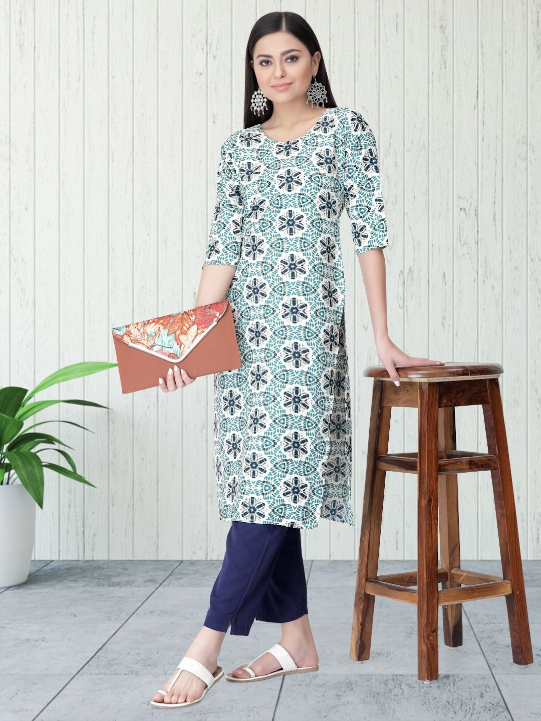 

7Threads Floral Printed Round Neck Kurta With Trouser, Blue