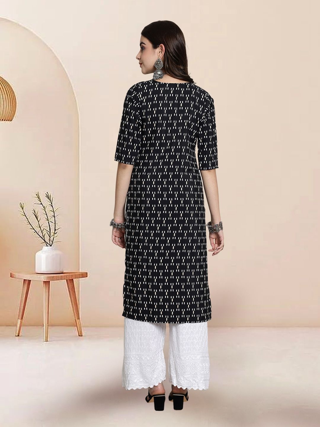 

7Threads Selection of 2 Geometric Printed Round Neck Straight Kurtas, Black