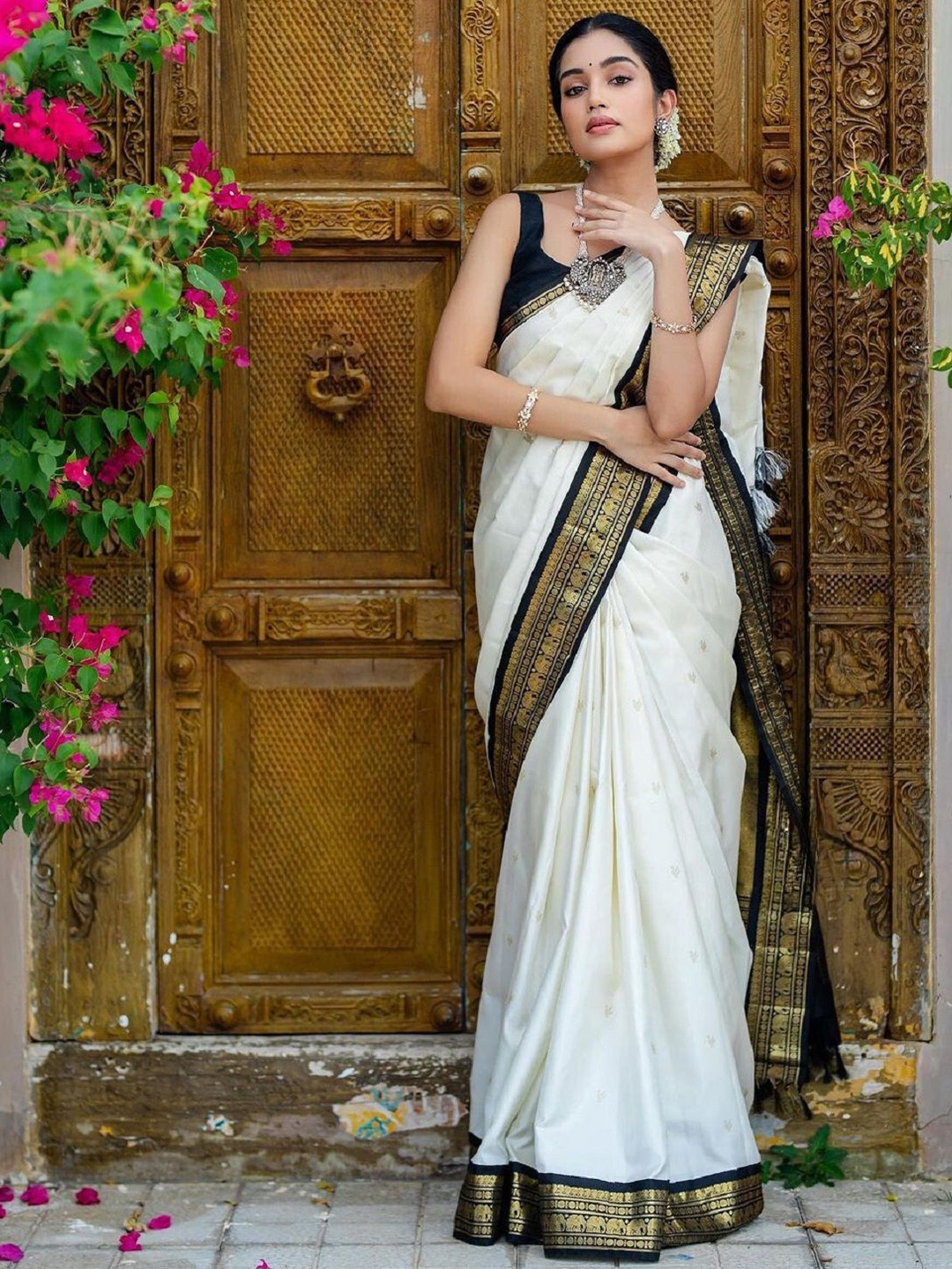 

A TO Z CART Woven Design Zari Silk Blend Saree, Off white