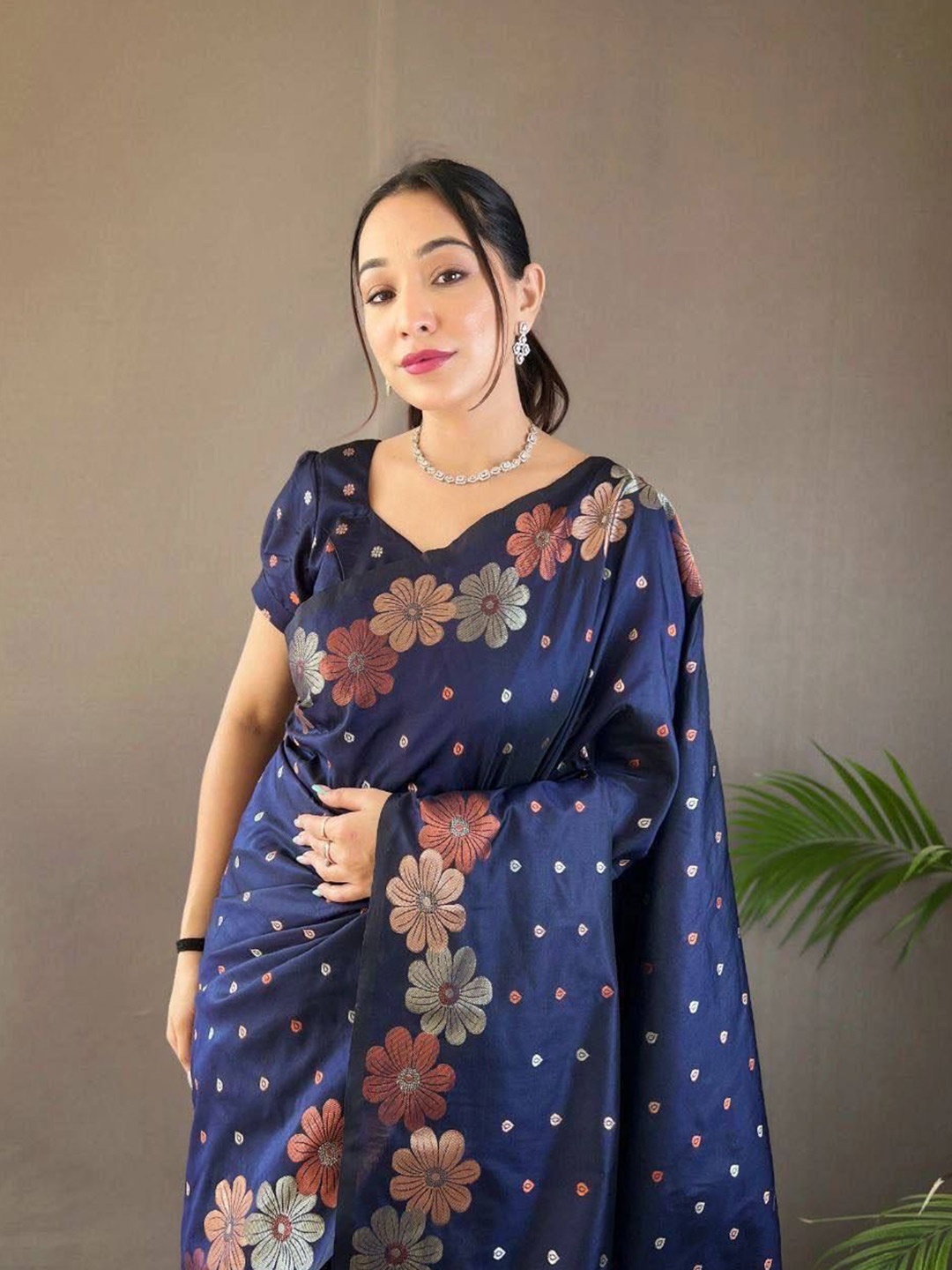 

SANJANA SILK Woven Design Zari Silk Blend Kanjeevaram Saree, Navy blue