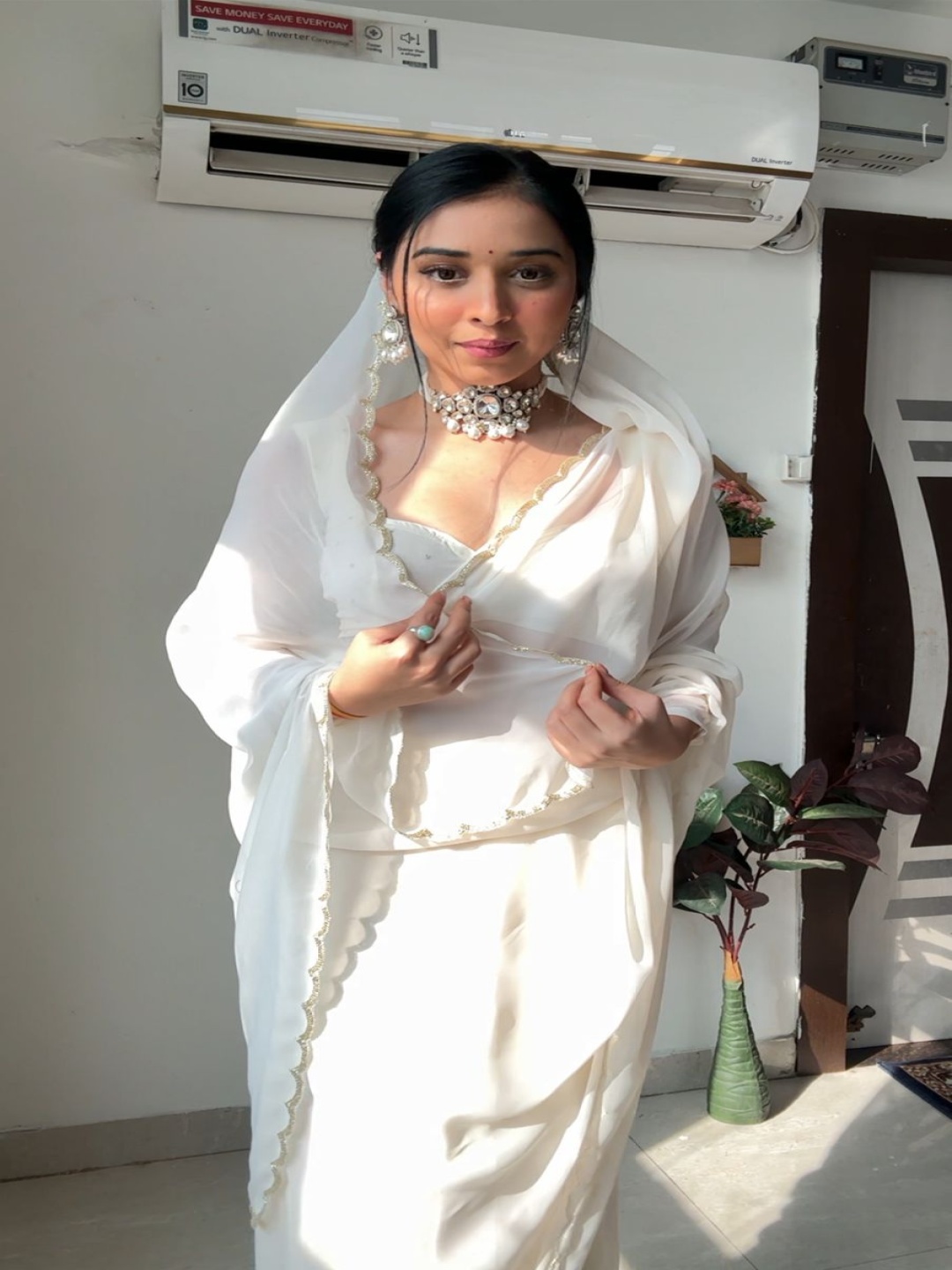

AWRIYA Beads and Stones Pure Georgette Saree, White